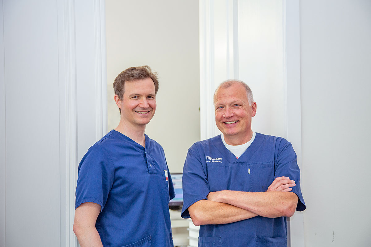 dr-wellmann-und-dr-bell Festsitzender und herausnehmbarerer Zahnersatz gehört zu den Kernkompetenzen der Zahnärzte Wellmann und Bell